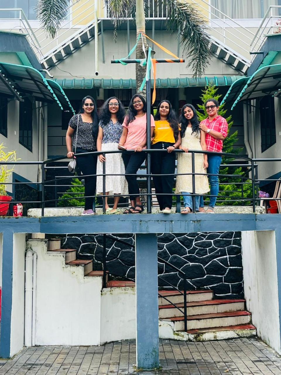 Хостел Vagamon Lake Palace Екстер'єр фото